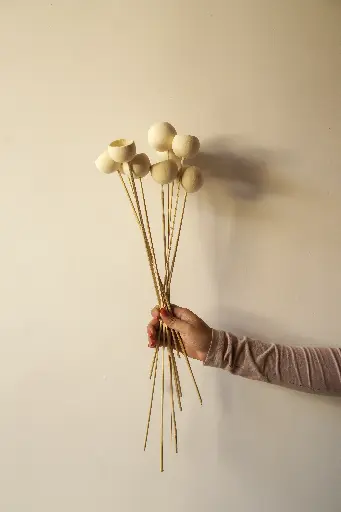 Bell cup vase filler